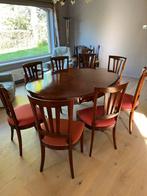 Prachtige uitschuifbare salontafel met 8 stoelen, Huis en Inrichting, Zeer geslaagde imitatie antiek, Zo goed als nieuw, Ophalen