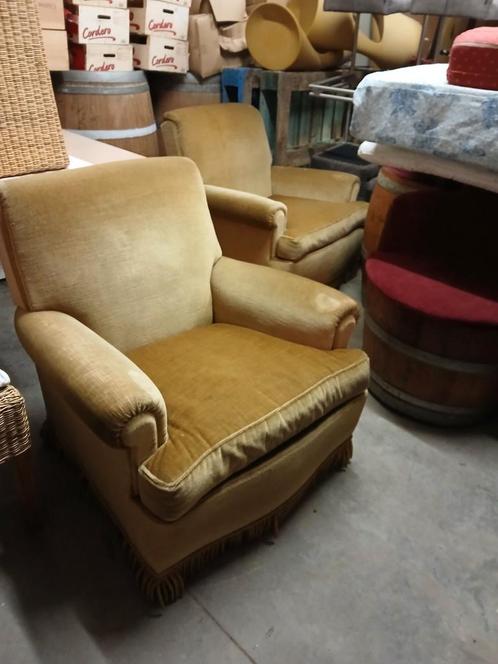 2 oude fauteuils  (geelgroen, met franjes), Huis en Inrichting, Fauteuils, Zo goed als nieuw, Ophalen