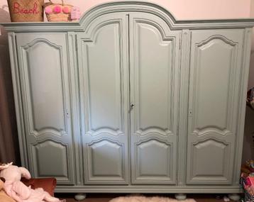 Massief eiken kast geschilderd beschikbaar voor biedingen