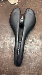 Selle de vélo Specialized Toupe 143 mm, Vélos & Vélomoteurs, Vélos Pièces, Enlèvement ou Envoi, Comme neuf, Selle