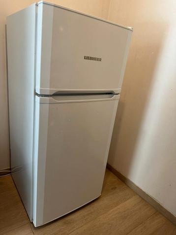 Réfrigérateur combiné à congélateur en état neuf 