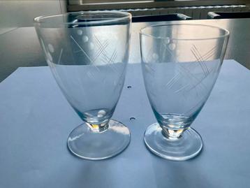 Voor de verzamelaar 2 sets antieken glazen in geslepen glas beschikbaar voor biedingen