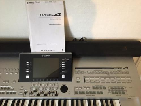 Yamaha Tyros 4, Muziek en Instrumenten, Keyboards, Zo goed als nieuw, 61 toetsen, Yamaha, Aanslaggevoelig, Met standaard, Midi-aansluiting