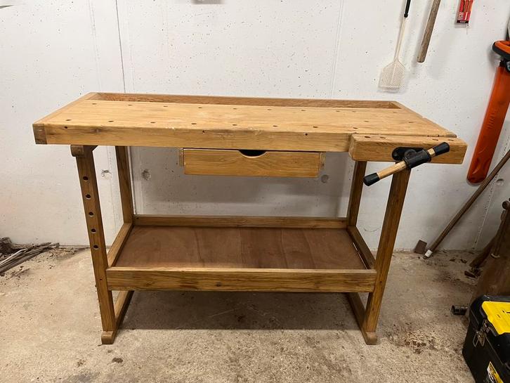 Établi solide avec étau, Bricolage & Construction, Établis, Utilisé, 120 à 170 cm, Étau, Enlèvement