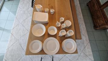 2 witte serviezen van Cosy & Trendy (94-delig) beschikbaar voor biedingen