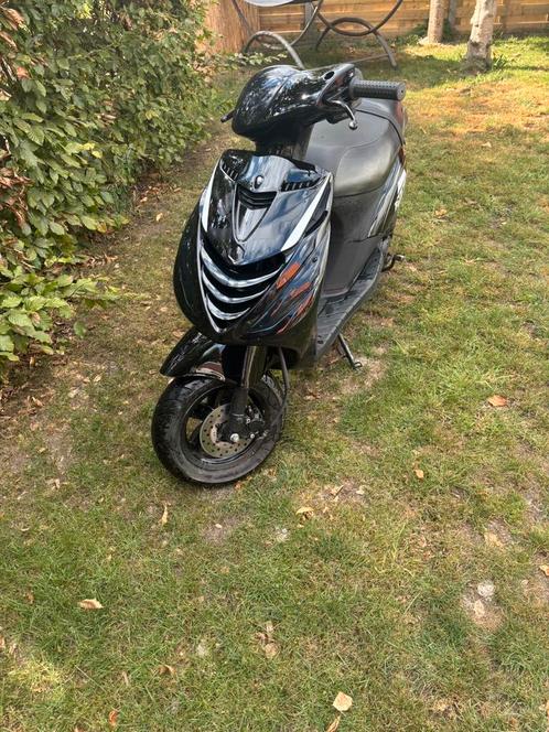 piaggio zip 4takt 2V b klasse, Fietsen en Brommers, Scooters | Piaggio, Zo goed als nieuw, Zip, Klasse B (45 km/u), Benzine, Ophalen