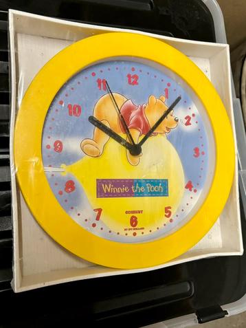  Horloge murale Winnie l'ourson  disponible aux enchères