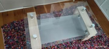 SALONTAFEL VAN GLAS/IMITATIEHOUT beschikbaar voor biedingen