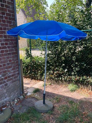 UV parasol met voet beschikbaar voor biedingen
