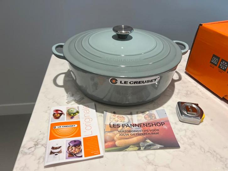 Nieuwe Le Creuset Risotto pan 30 cm Sea Salt in de doos, Huis en Inrichting, Keuken | Potten en Pannen, Nieuw, Koekenpan of Braadpan