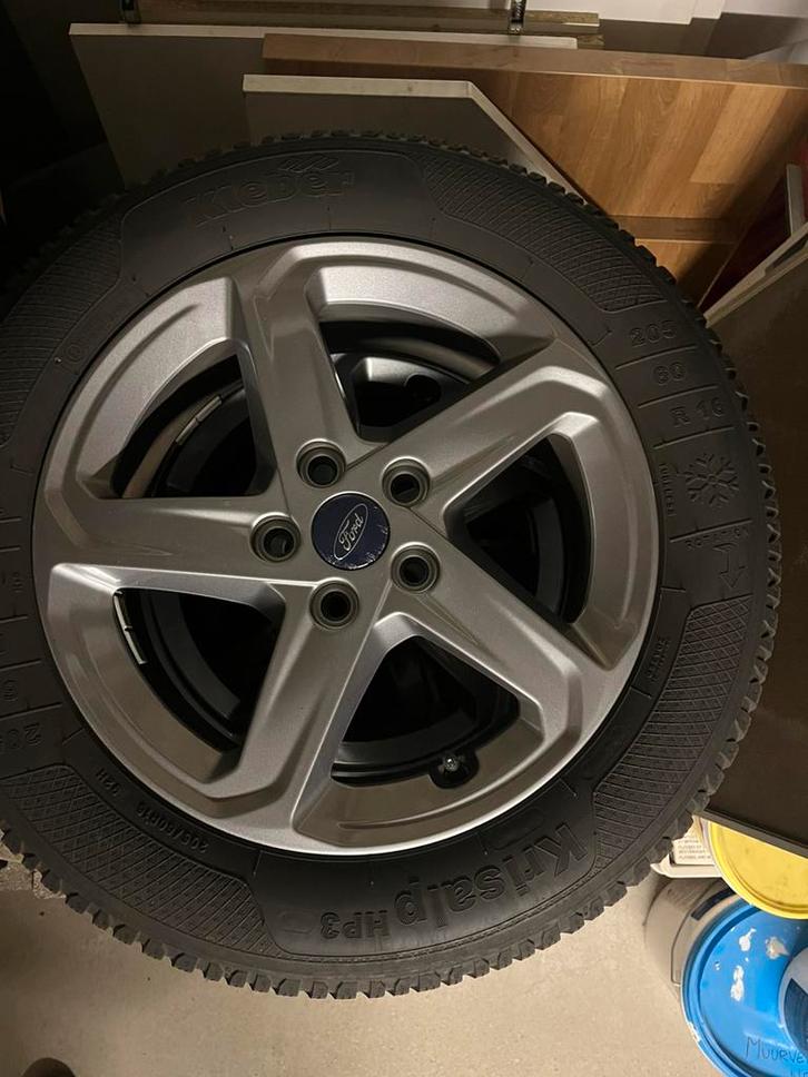 Set winterbanden op Ford aluminium velgen – 205/60 R16, Auto-onderdelen, Banden en Velgen, Band(en), Winterbanden, 16 inch, 205 mm