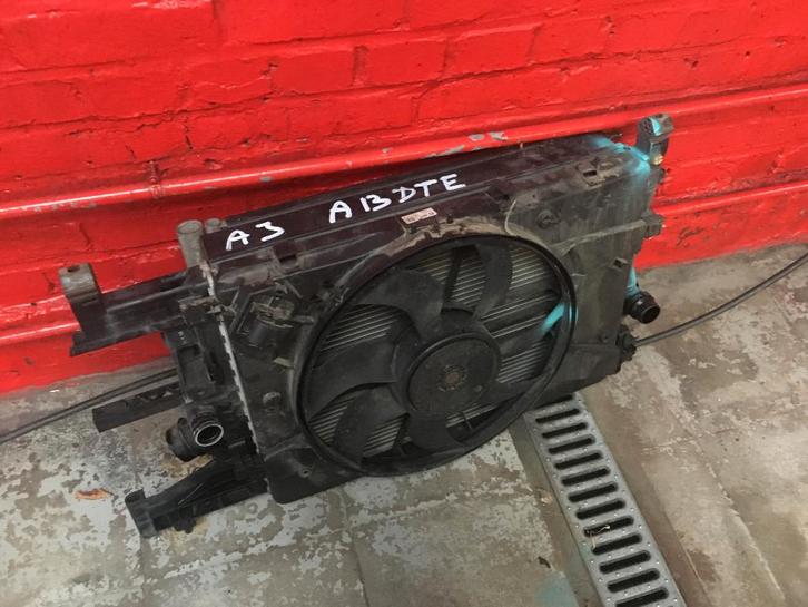 RADIATEUR OPEL ASTRA J 1300 TURBO DIESEL, Auto-onderdelen, Overige Auto-onderdelen, Opel, Gebruikt, Ophalen