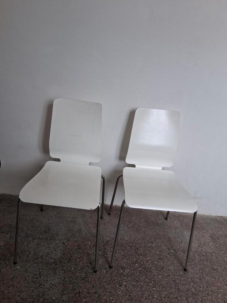 2 witte houten stoelen, Huis en Inrichting, Stoelen, Gebruikt, Hout, Ophalen