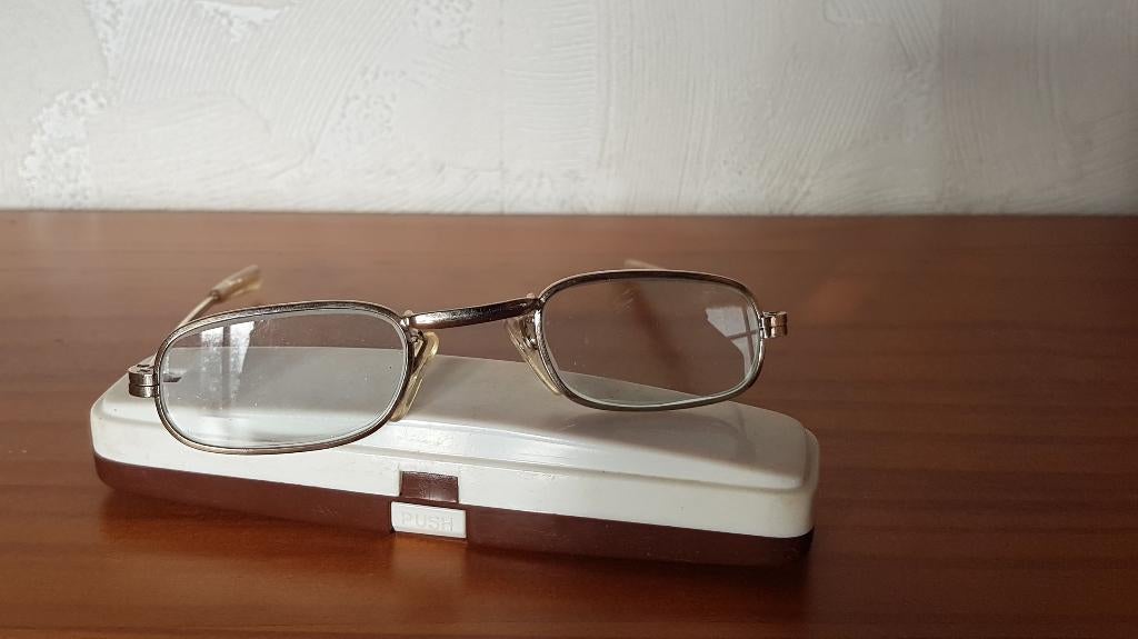 Anciennes lunettes de correction avec étui, Ophalen of Verzenden