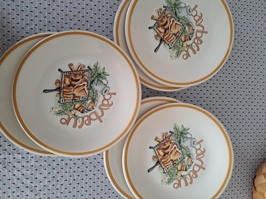 A vendre 6 assiettes Barbecue ,6 assiettes fromage, Maison & Meubles, Enlèvement, Comme neuf, Porcelaine, Assiettes(s)