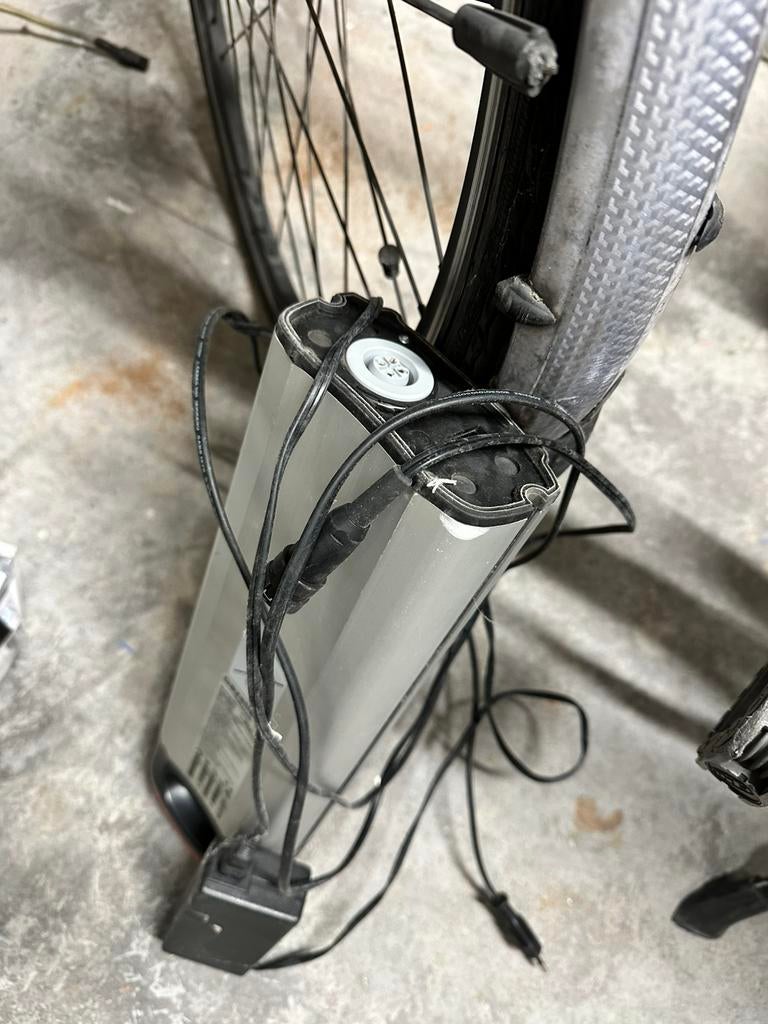 Battrie vélo électrique gazelle, Vélos & Vélomoteurs, Enlèvement ou Envoi, Comme neuf, 50 km par batterie ou plus, Gazelle