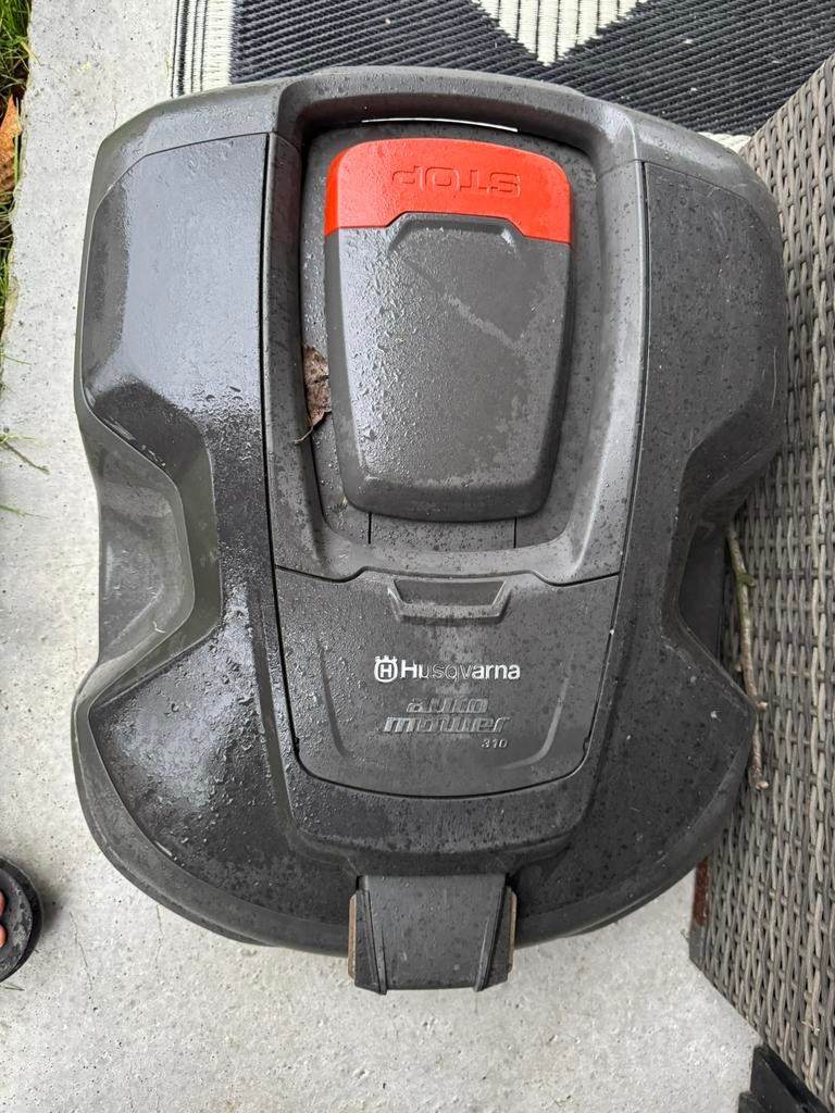 Husqvarna 310 met nieuwe batterij, Jardin & Terrasse, Tondeuses robotisées, Utilisé, Enlèvement