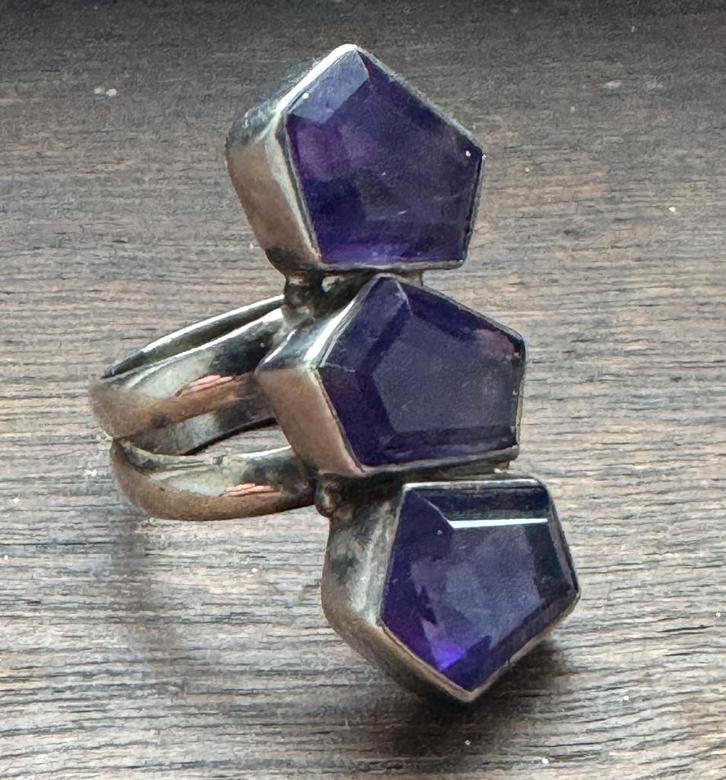 Antieke ring van 925 zilver en amethist uit 1940, Handtassen en Accessoires, Antieke sieraden, Ring, Zilver, Ophalen of Verzenden