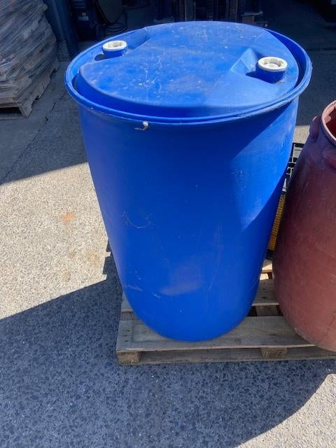 RÉSERVOIR D'EAU DE PLUIE DE 200 ET 120 LITRES, Jardin & Terrasse, Barils de pluie, 150 litres ou plus, Enlèvement, Utilisé, Synthétique