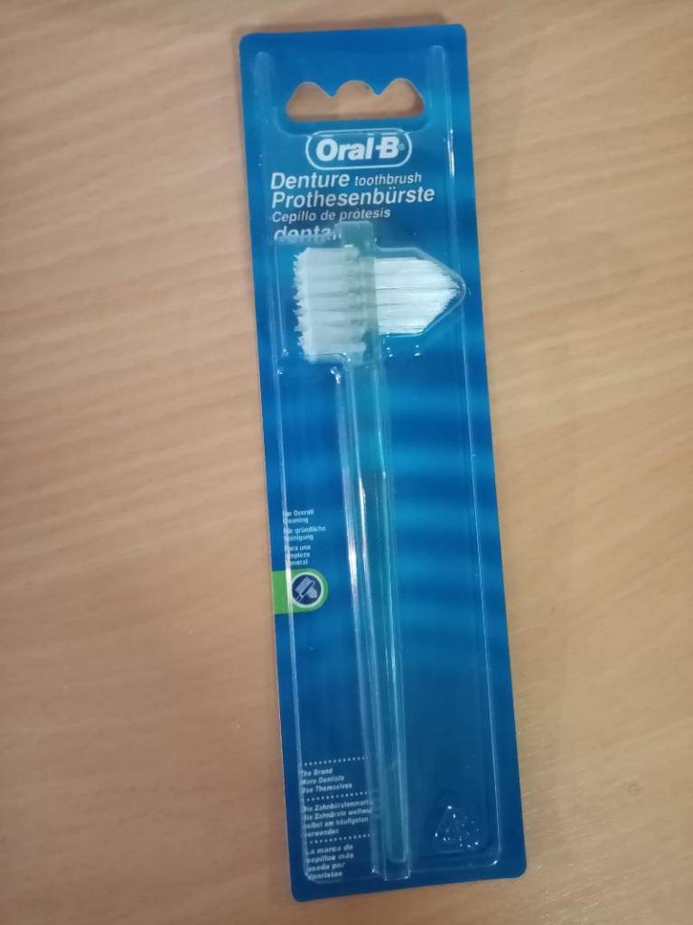 Oral-B : nieuw tandenborstel speciaal voor tandprothese, Handtassen en Accessoires, Uiterlijk | Mondverzorging, Verzenden, Nieuw