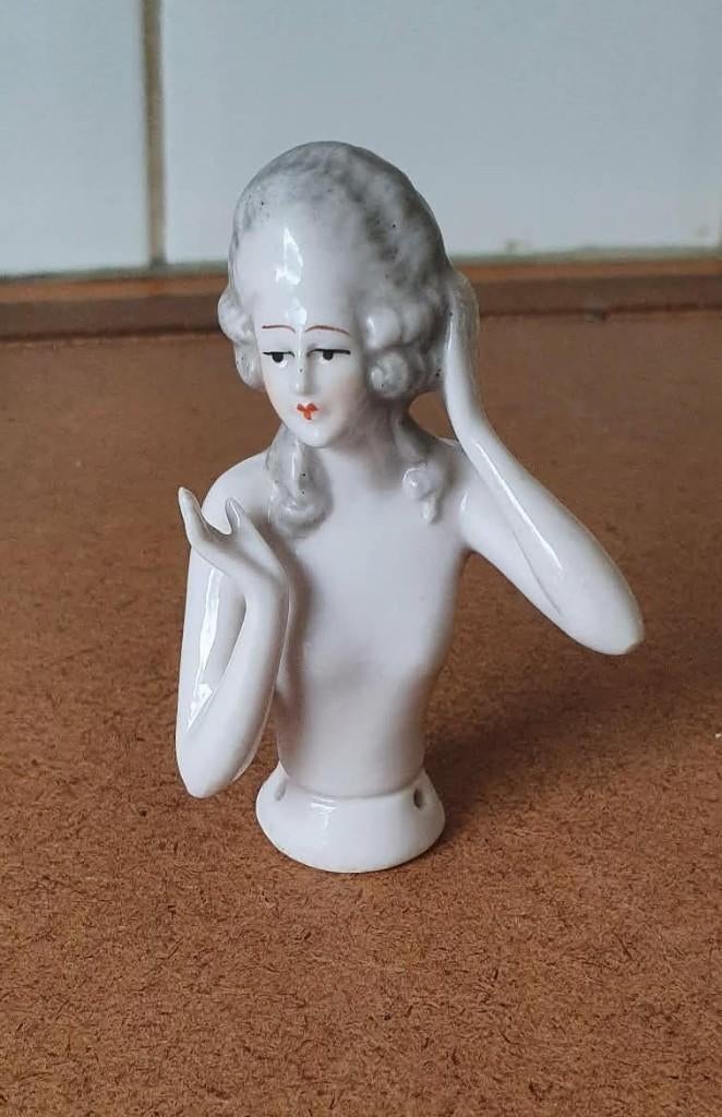 ART DECO HALVE POPPENFIGUUR GOEBEL GENUMMERD DEUTSCHLAND, Antiek en Kunst, Antiek | Porselein, Ophalen