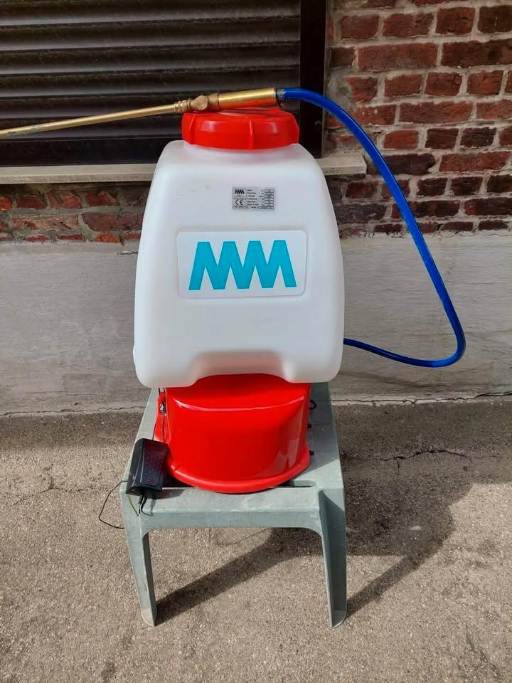 RUGSPROEIER OP BATTERIJ ZO GOED ALS NIEUW, Tuin en Terras, Bestrijdingsmiddelen, Zo goed als nieuw, Onkruidbestrijding, Ophalen