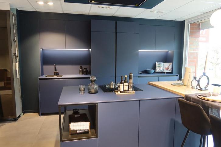 Cuisine showroom Fenix blu fes mobalpa, Maison & Meubles, Cuisine | Cuisines complètes, Comme neuf, Autres types, Bleu, Autres matériaux