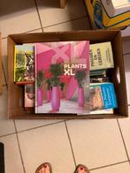 Gratis af te halen banaandoos met boeken, Ophalen, Zo goed als nieuw