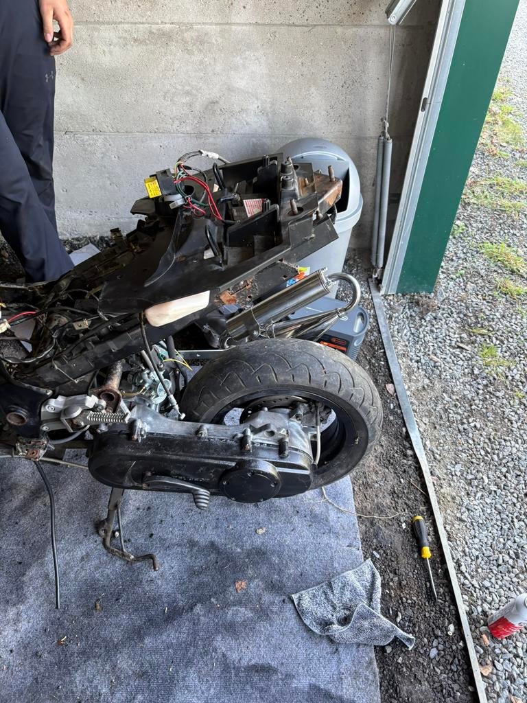 Peugeot jetforche 2t watergekoeld project, Vélos & Vélomoteurs, Cyclomoteurs | Peugeot, Enlèvement ou Envoi, Comme neuf