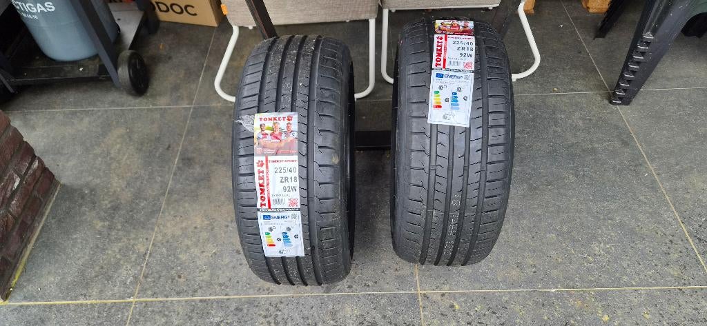 Banden Sport Tomket 225/40 R18, Auto-onderdelen, Banden en Velgen, Ophalen, 18 inch, Nieuw, Band(en)