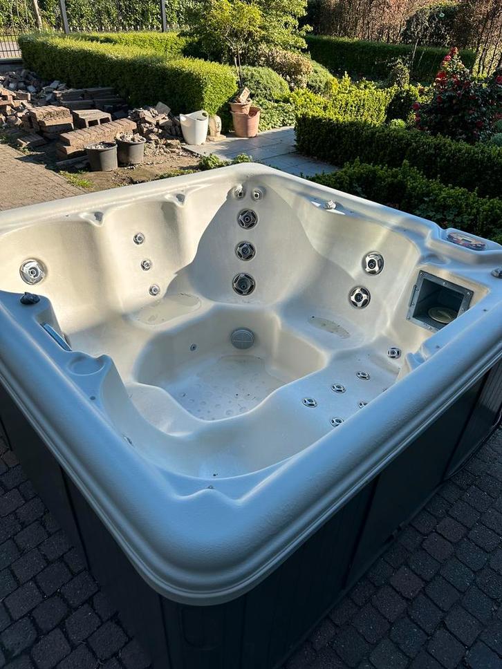 Jacuzzi Viking Spas 6 personen, Jardin & Terrasse, Bains à remous et Spas, Utilisé, Couverture, Escalier, Enlèvement