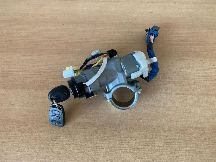 hyundai I30 2007 tot 2012 contactslot sleutel + afstandsbed., Auto-onderdelen, Carrosserie, Hyundai, Gebruikt, Ophalen of Verzenden