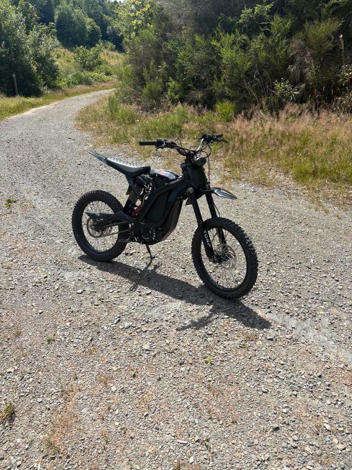 Surron light bee l1e custom 72v 50ah 18kw, Fietsen en Brommers, Brommers | Crossbrommers, Zo goed als nieuw, Ophalen