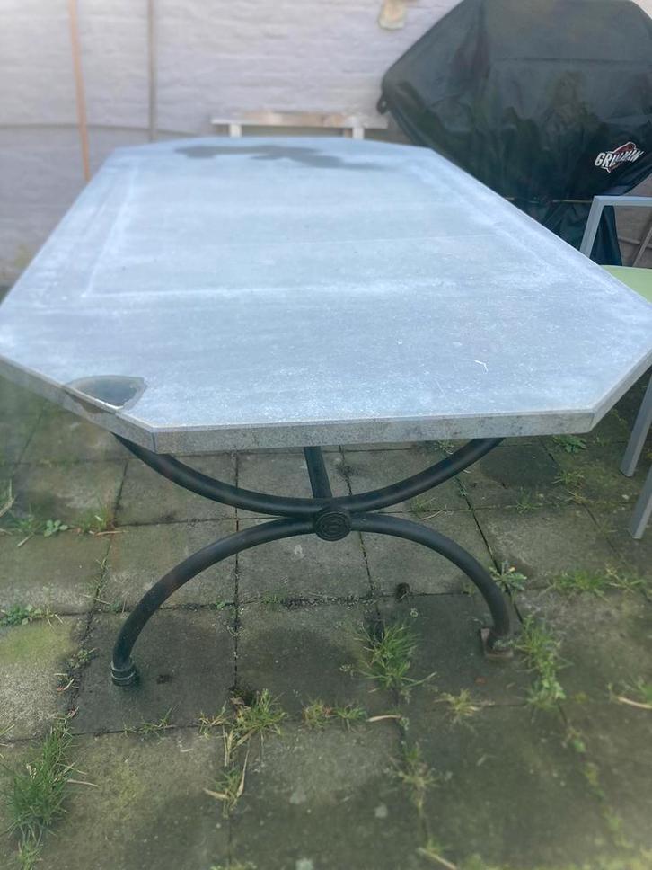 Tafel in blauwe steen, Tuin en Terras, Tuintafels, Zo goed als nieuw, Ophalen