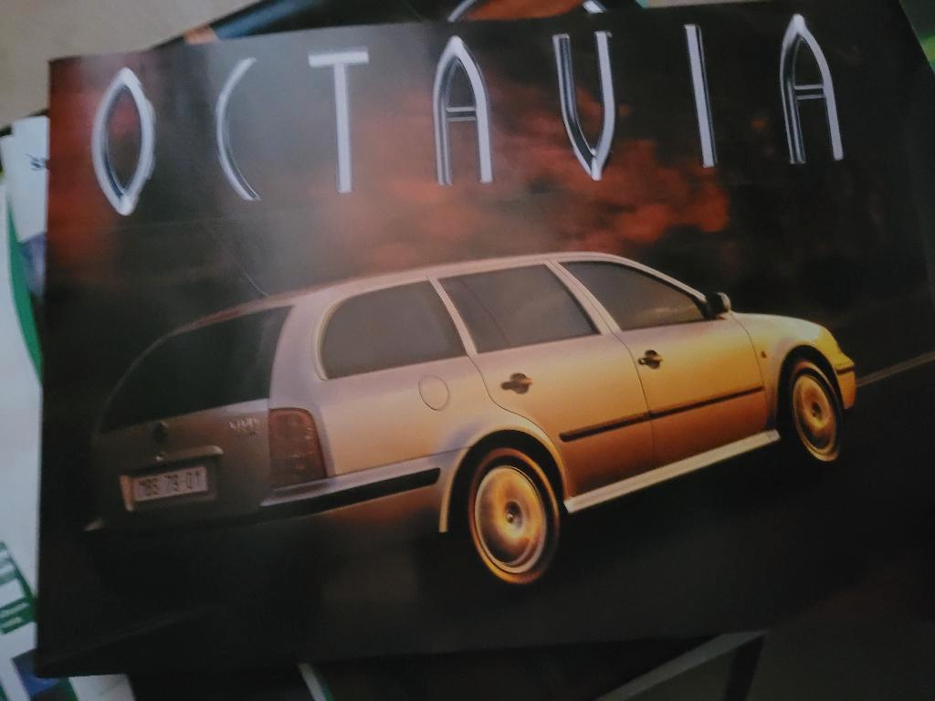 Officiële catalogus van de Škoda Octavia Combi (dealer), Boeken, Auto's | Folders en Tijdschriften, Ophalen, Nieuw, Overige merken