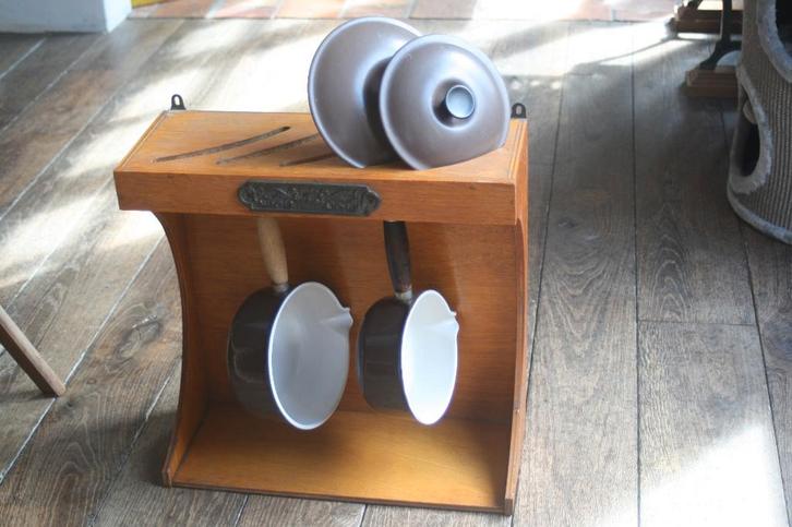 2 x Vintage casserole Le Creuset avec support en bois, Maison & Meubles, Cuisine | Casseroles & Poêles, Utilisé, Poêle à frire ou Sauteuse