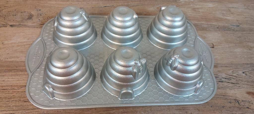 Nordic ware bakvorm bijenkorfjes, Hobby en Vrije tijd, Ophalen, Zo goed als nieuw, Bakvorm