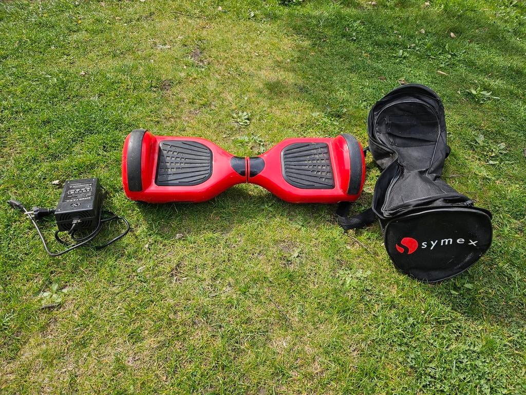 À vendre : Un hoverboard rouge avec chargeur et sac de trans, Enlèvement