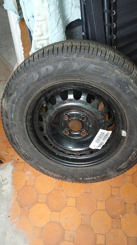 Pneu neuf de secours Good year, Autos : Pièces & Accessoires, Enlèvement, Neuf, 4 Saisons, Pneu(s)