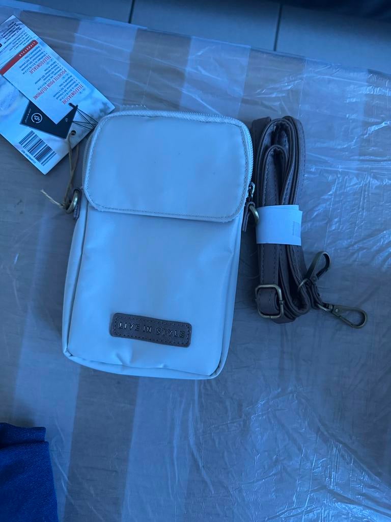 Mooi tasje voor gsm, Ophalen, Zo goed als nieuw