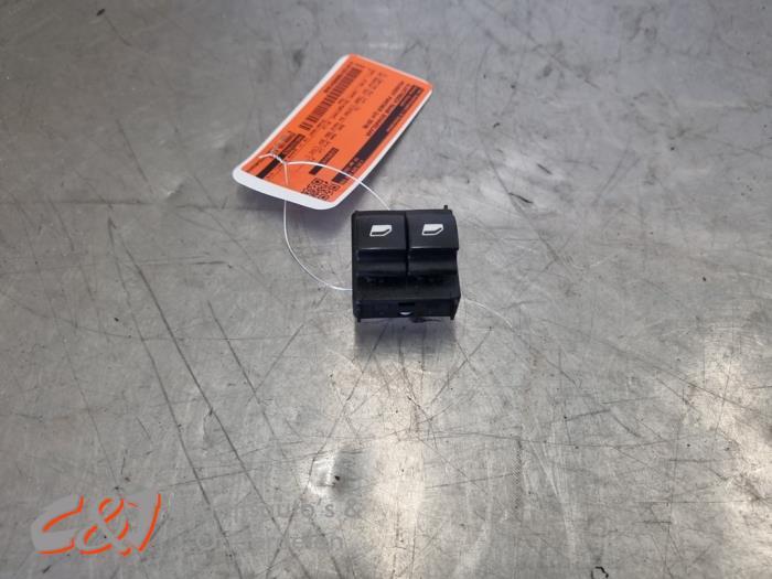 Commutateur vitre électrique d'un Peugeot Partner, -, 3 mois de garantie, Utilisé, -