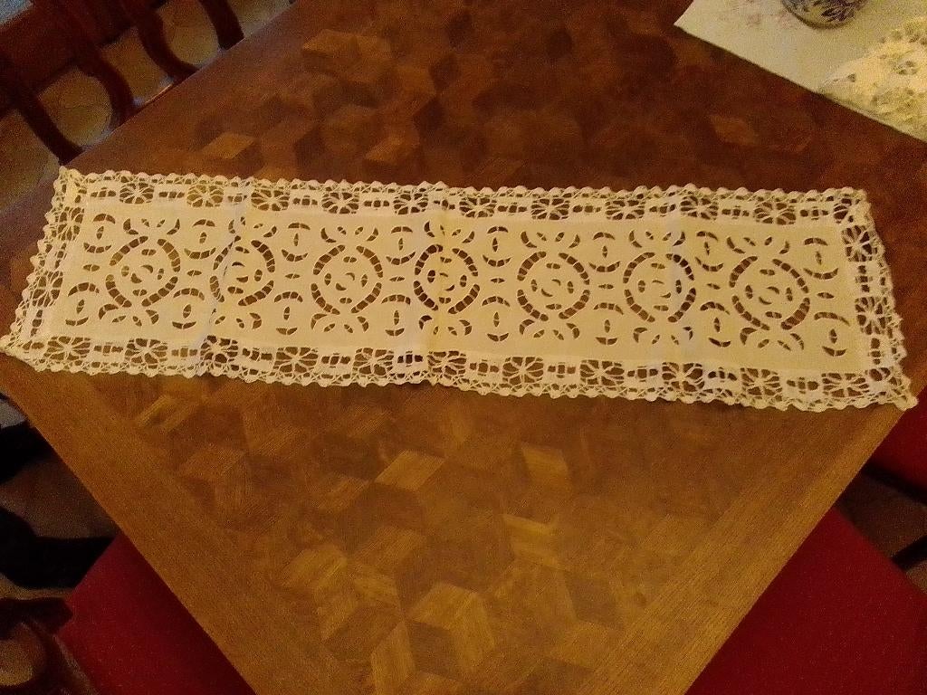 Napperon brodé à la main tout petit prix, Enlèvement, Utilisé