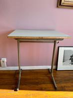 Twee oude schooltafels, Huis en Inrichting, Bureaus, Ophalen, Gebruikt, Bureau