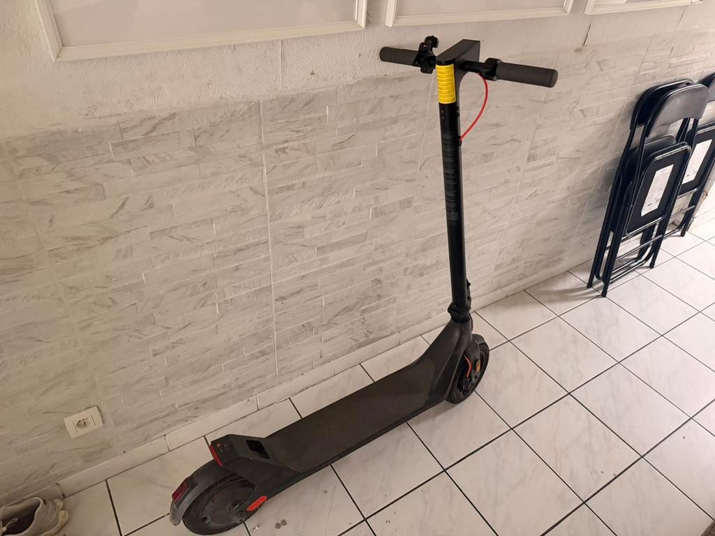 Xiaomi step met lader in goede staat, Fietsen en Brommers, Steps, Ophalen, Zo goed als nieuw