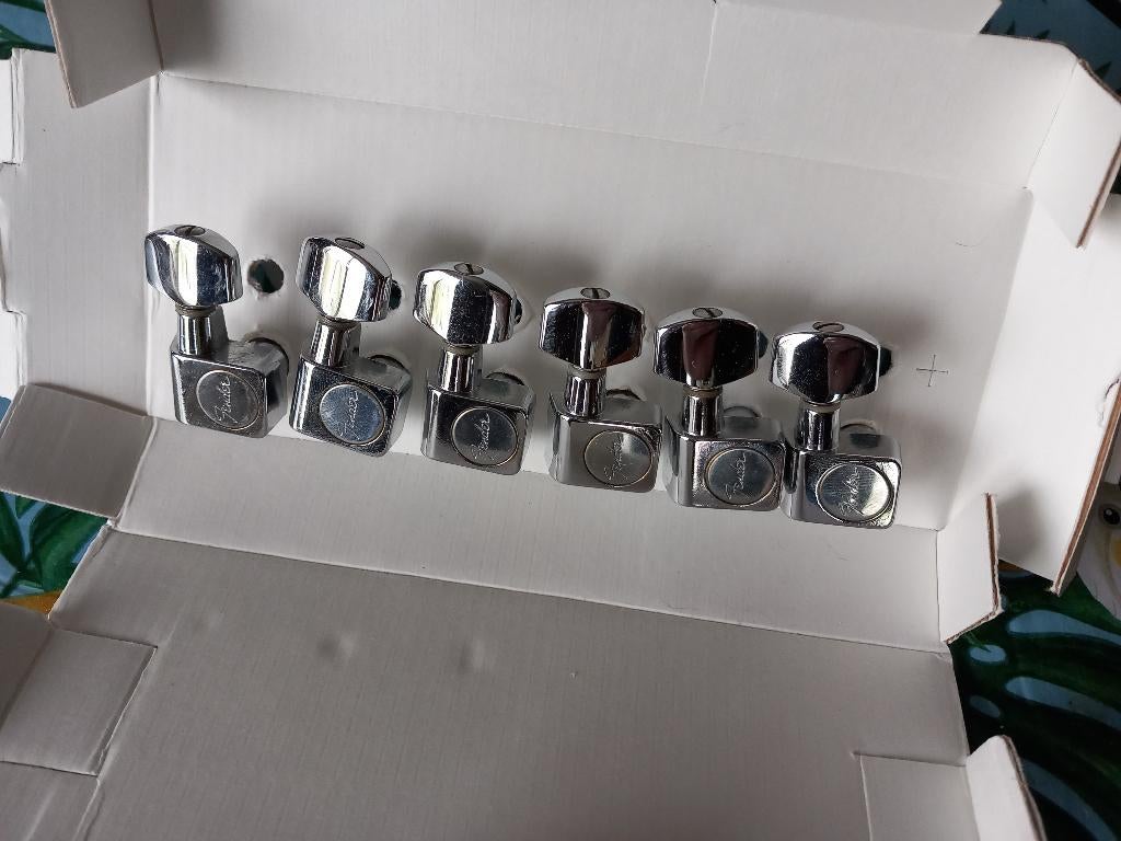 Fender Stratocaster/Telecaster Tuners 6 In-Line Right Handed, Musique & Instruments, Instruments | Pièces, Enlèvement, Neuf, Guitare électrique