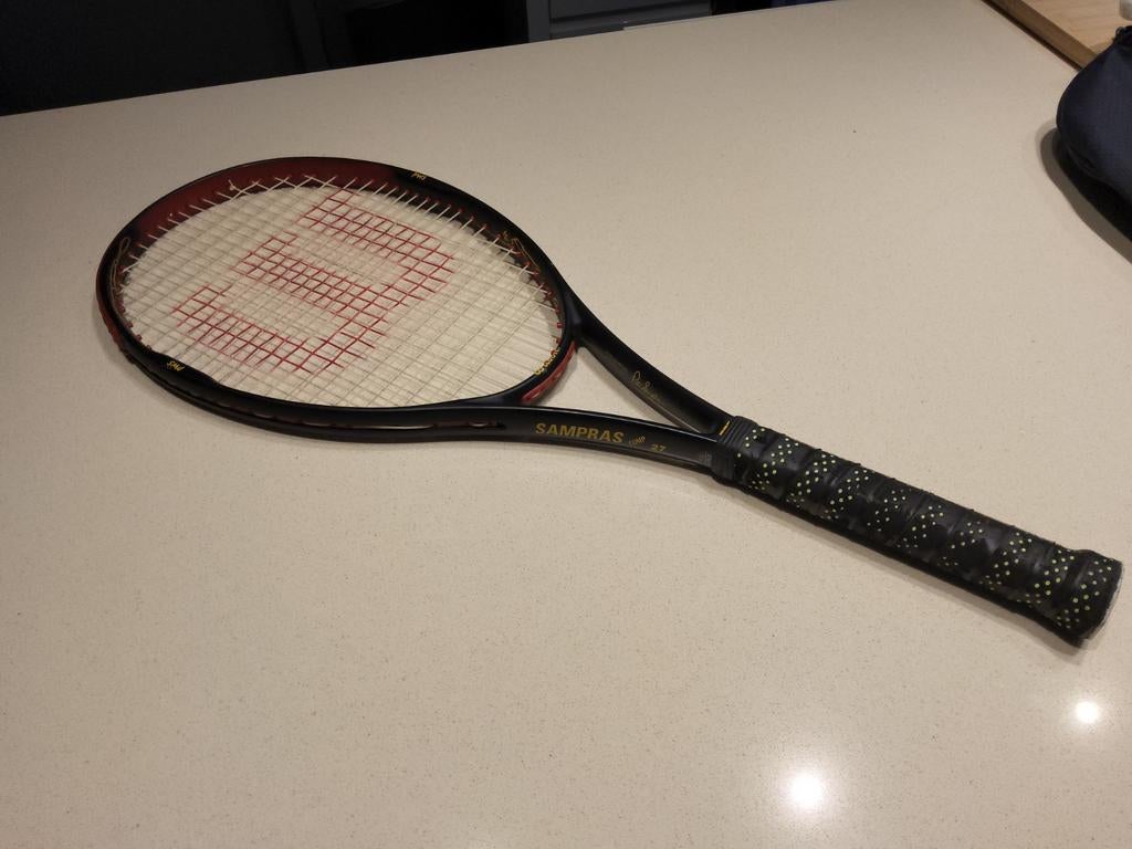 Wilson SAMPRAS comp 27 en bon état, Sports & Fitness, Tennis, Enlèvement, Wilson
