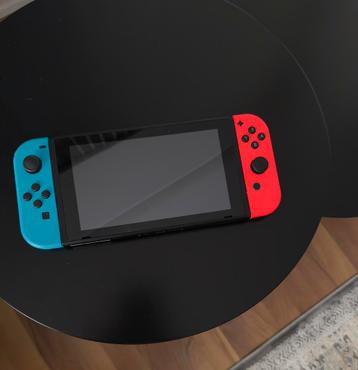 Nintendo Switch+accessoires+carte SD+2 jeux numériques, Neuf, Sans contrôleur, Avec jeux, Enlèvement