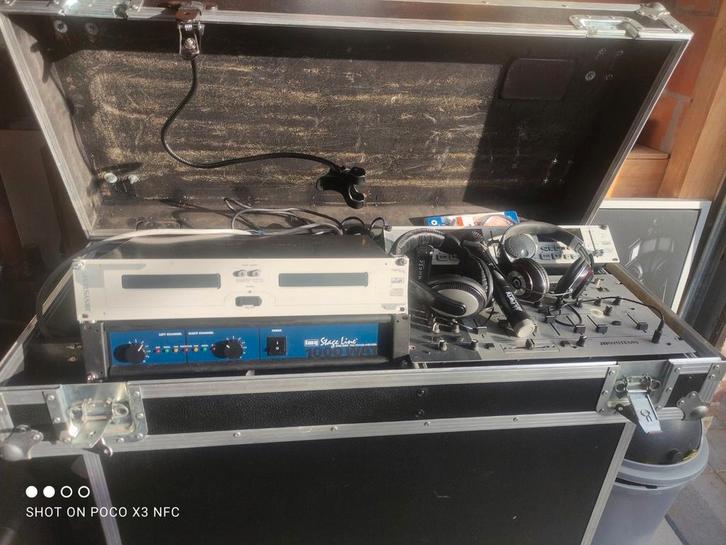 Komplete dj set 2x350w rms +baskast apart 400w, Muziek en Instrumenten, Microfoons, Ophalen