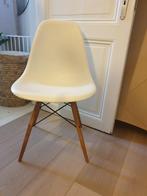 Vitra Eames plastic chair DSW, Huis en Inrichting, Stoelen, Hout, Wit, Zo goed als nieuw, Ophalen