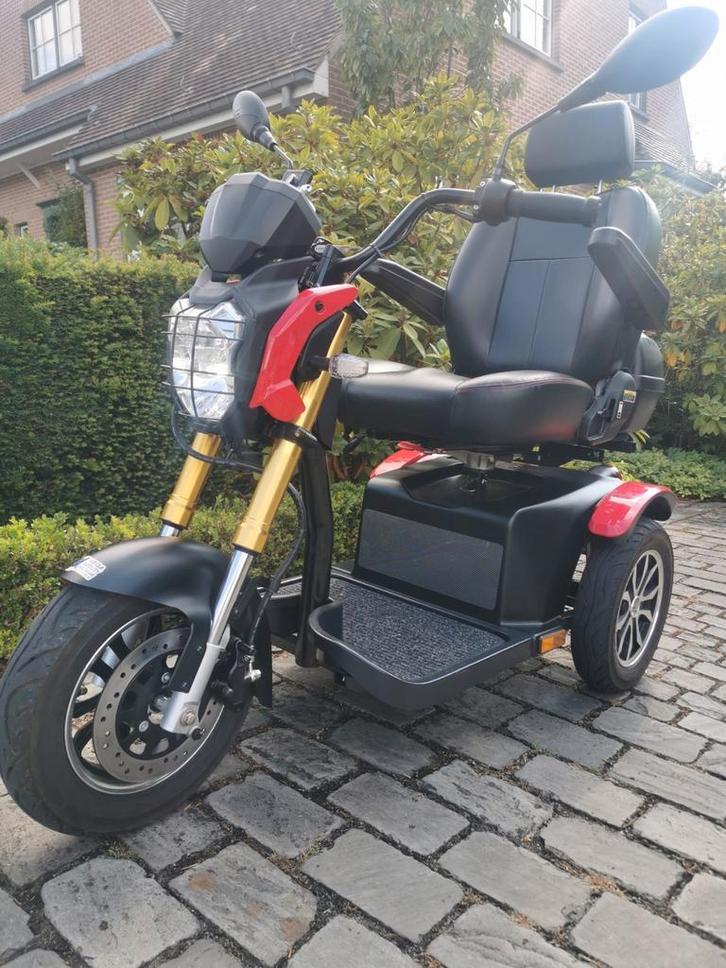 Scootmobiel shoprider bijna nieuw meer info 0488826971, Diversen, Rolstoelen, Zo goed als nieuw, Elektrische rolstoel, Inklapbaar